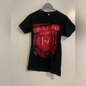 Twenty One Pilots Blurry Face Tour 2016 Canada Concert T shirt. Men’s small.